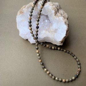 სანდალოზის ხის ყელსაბამი