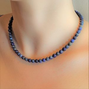 ლაზურიტის ყელსაბამი