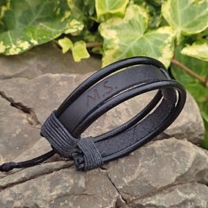 ტყავის სამაჯური წარწერით