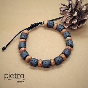 იასპისით და ლავის ქვით