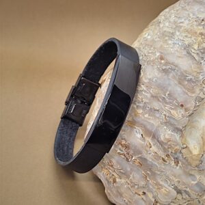 ტყავის სამაჯური ინიციალებით