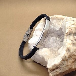 ტყავის სამაჯური ინიციალებით