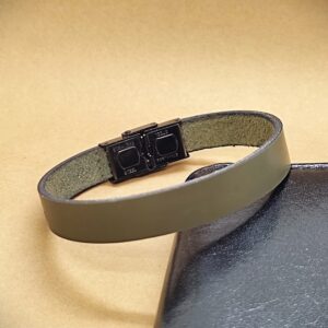 ტყავის სამაჯური წარწერით