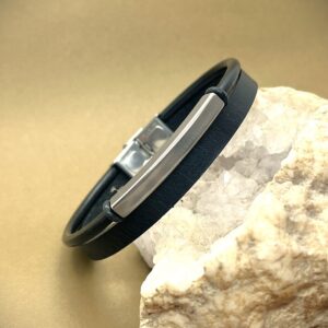 ტყავის სამაჯური ტექსტით