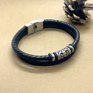 ტყავის სამაჯური ტექსტით